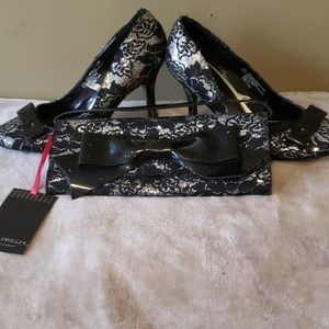 Women Black and Sliver Evening Shoes/Clutch